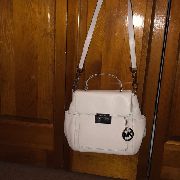 Michael Kors Crossbody purse - Picture 1 of 7